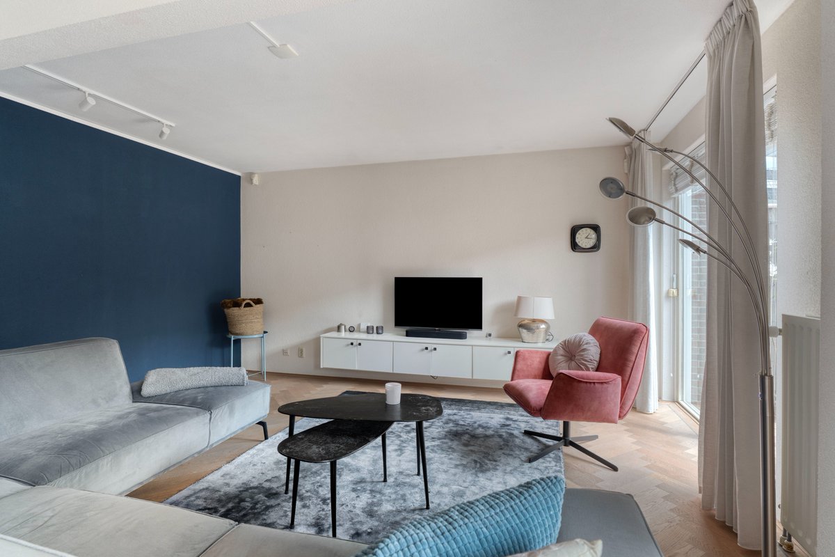 internetthought's tweet photo. Te koop in Almere: Met een royale binnenmaat van maar liefst 8,75 meter biedt deze verrassend ruime woning een uitzonderlijk leefruimte. De totale woonoppervlakte is maar liefst 180 m2.  https://t.co/0GcZyM6bcS

https://t.co/x3IBNwtS9I https://t.co/Cg5WW5SAss