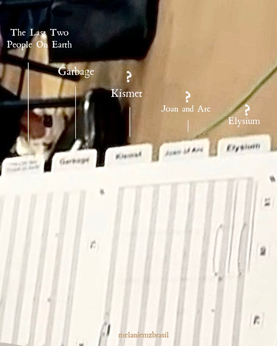 MelanieMBrasil's tweet photo. 🚨 ELYSIUM! 

Um vídeo de CJ Baran, produtor de Melanie Martinez, revelou acidentalmente possíveis títulos do quinto álbum da cantora: “Kismet”, “Joan of Arc” e “Elysium” aparecem em segundo plano durante a gravação do HADES. https://t.co/lEJfk4O4W8