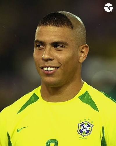 joker_tricolor's tweet photo. A frança de 2026 é o Brasil de 2002. A diferença é que agora o Ronaldo deles tem os 2 joelhos. https://t.co/fOyVeZAsSL