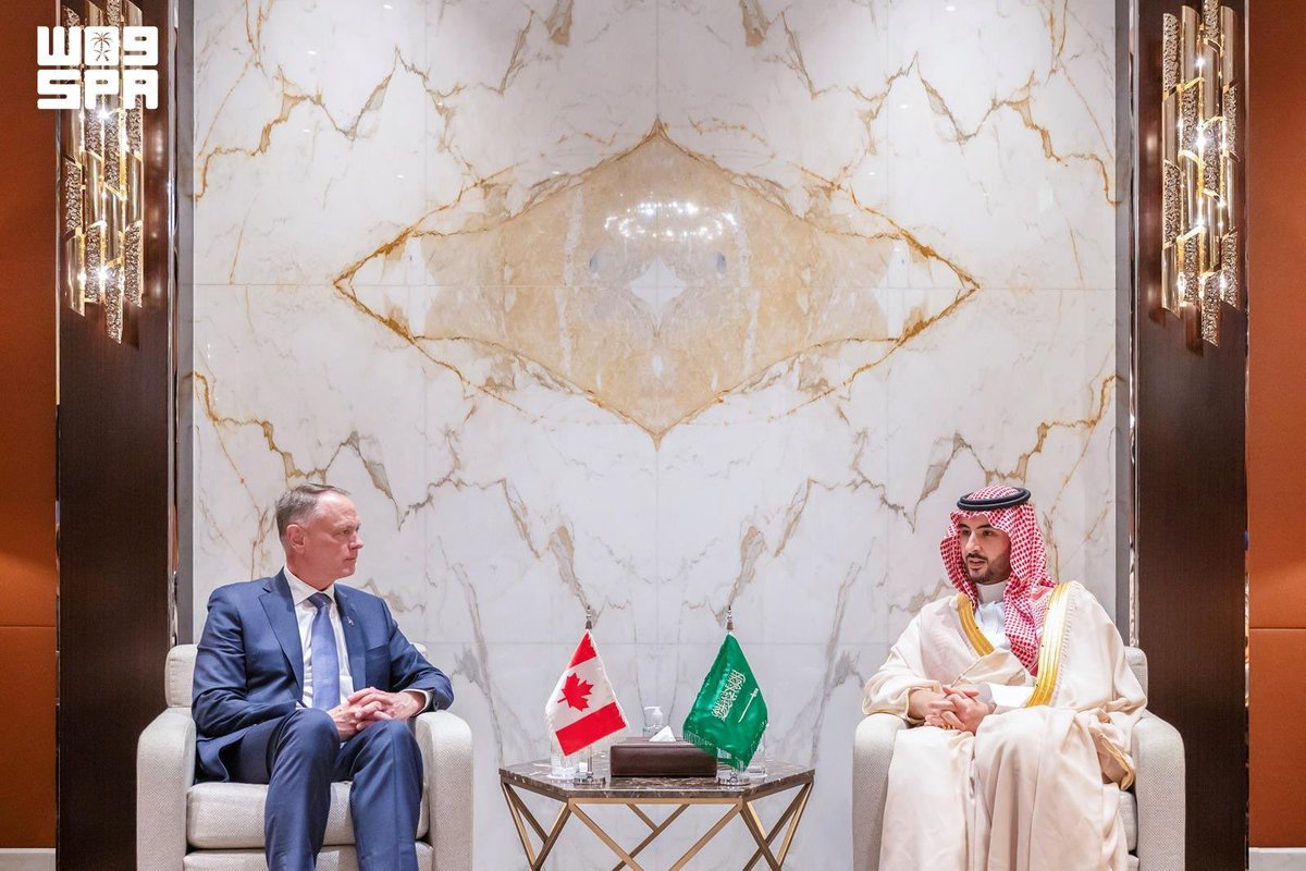 AJELNEWS24's tweet photo. التقى صاحب السمو الملكي الأمير خالد بن سلمان بن عبدالعزيز وزير الدفاع، في جدة، اليوم، معالي وزير الدفاع الوطني الكندي ديفيد ماكغينتي.

 وجرى خلال اللقاء استعراض العلاقات السعودية الكندية، وبحث التعاون الثنائي بين البلدين الصديقين في المجال العسكري والدفاعي، وتطورات الأوضاع الإقليمية والجهود المبذولة بشأنها؛ بما يسهم في تحقيق الأمن والاستقرار بالمنطقة والعالم.