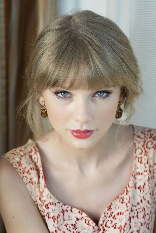 _taylorfilmss's tweet photo. found this random tay photoshoot on pinterest has anyone ever looked this perfect? https://t.co/FgDVToPPEx