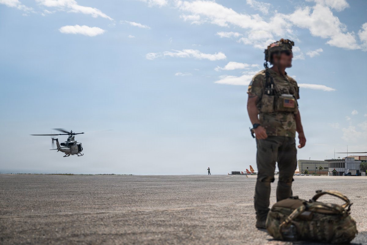DanielBlancoPaz's tweet photo. Imágenes adicionales de las fuerzas especiales de Estados Unidos desplegadas dentro del perímetro del Aeropuerto de Maiquetía. Tomando en cuenta el parche de la segunda imagen, puedo deducir que estos operadores seguramente pertenecen a las unidades de Pararescue. https://t.co/tbPZfVzo07
