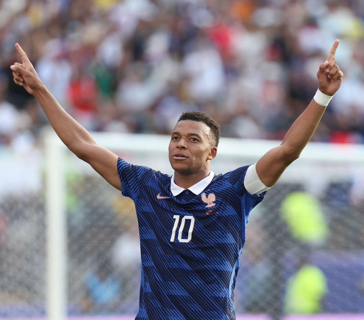 chorumedogremio's tweet photo. 12 gols em mata mata e contando

essa aberração mbappe joga copa do mundo como se fosse a terceira rodada do gauchao contra o Avenida

vai ser o maior jogador da história das copas.
só questão de tempo. https://t.co/NhBC0FFm5P