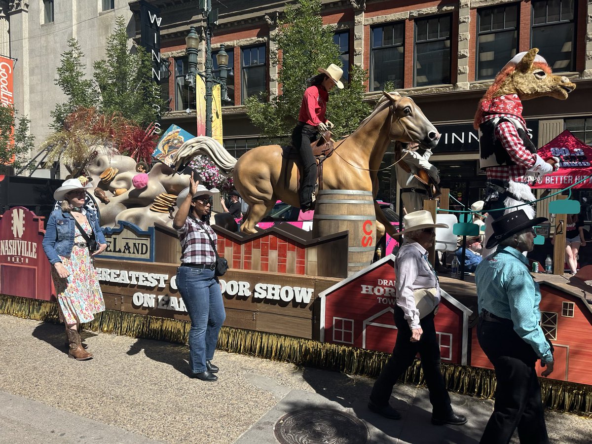 SweAmbCAN's tweet photo. At the @calgarystampede joined my EU Ambassador colleagues from 🇪🇺🇩🇰🇫🇮🇫🇷🇩🇪🇮🇪🇮🇹🇱🇻🇳🇱 for a special reception marking the start of Ireland’s Presidency of the Council of the European Union. Congrats @IrlAmbCanada! Honoured to be part of a White Hat ceremony officiated by Calgary Mayor @JeromyYYC. Yahoo!
