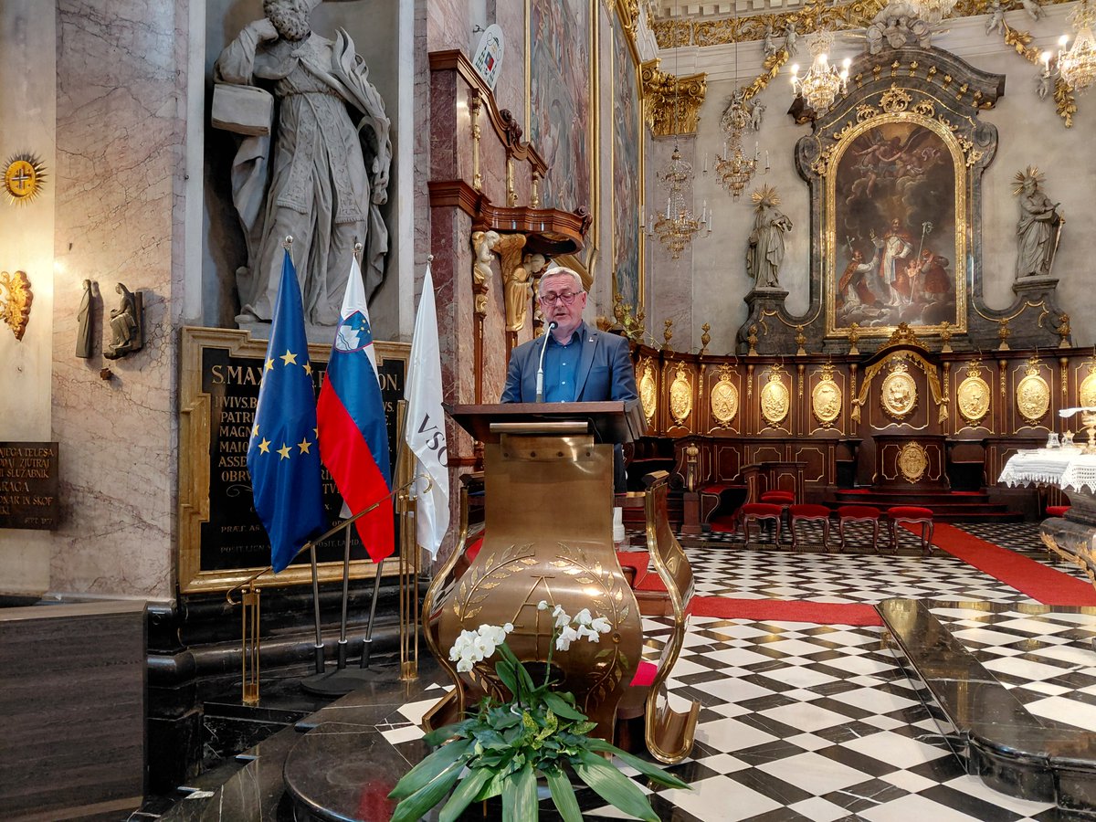 m_bostjan's tweet photo. Danes, 9. 7., maša v ljubljanski Stolnici, po maši bogat kulturni program: pesmi, polaganje venca pred spominsko ploščo, @JavornikSrecko, slavnostna govornika @UrosNovak in @mojcaskrinjar. Ena sama, nepozabna je naša Slovenija! Hvala #Veteranislovenskeosamosvojitve. Psm, delite. https://t.co/GZ3HdcpvYv