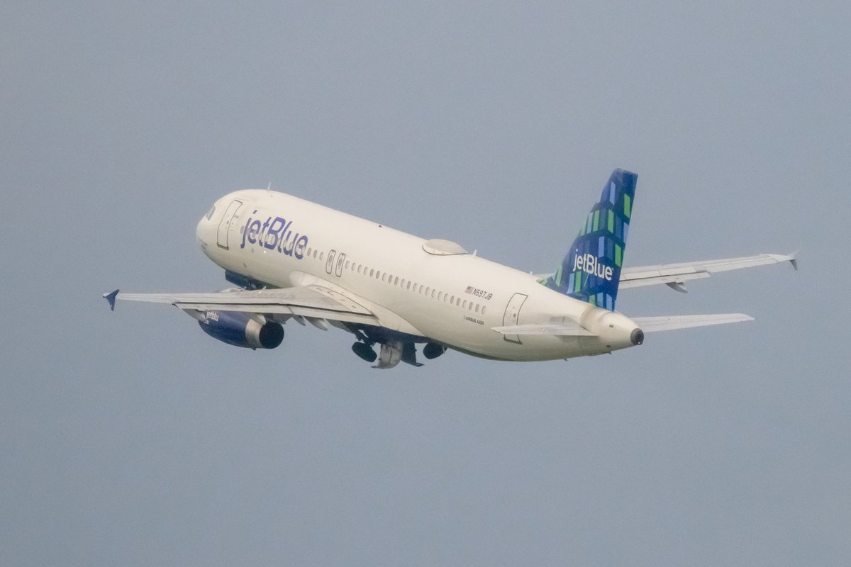 BWI_Airport's tweet photo. Welcome, @JetBlue!

We celebrated this afternoon's return of JetBlue to BWI Thurgood Marshall Airport with a photobooth, sweet treats, balloons and more.

We're excited for their daily service to @FLLFlyer and upcoming service to @AeropuertoSJU.

More: https://t.co/2k3YPMc7M5 https://t.co/ebpCGaPPCj