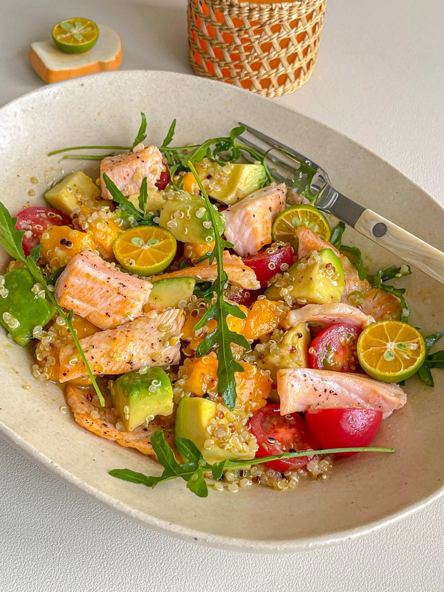 Chrisovum's tweet photo. Perfect cozy weekday dinner: pan-seared salmon with roasted veggies and a side of fresh quinoa – quick, healthy, and so satisfying! https://t.co/6tgXEUNjkt