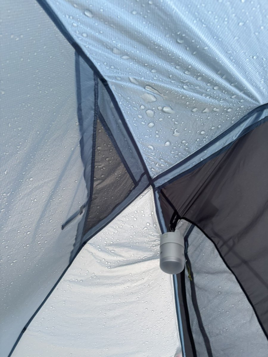 pinako_cycle's tweet photo. 雨がすごい🏕️ https://t.co/2VlUWZt90h