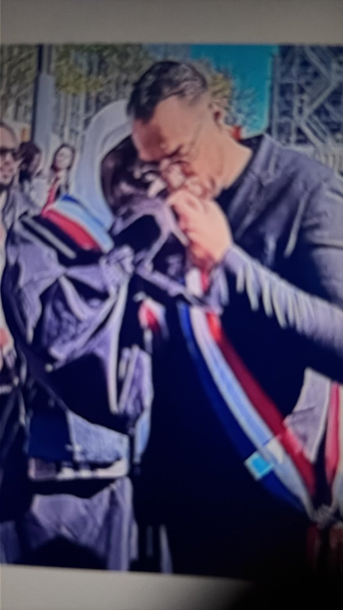 Benaim15's tweet photo. @JLMelenchon Le communautarisme de LFI la provocation le manque de respect de la république française https://t.co/1CrDKx7qWd