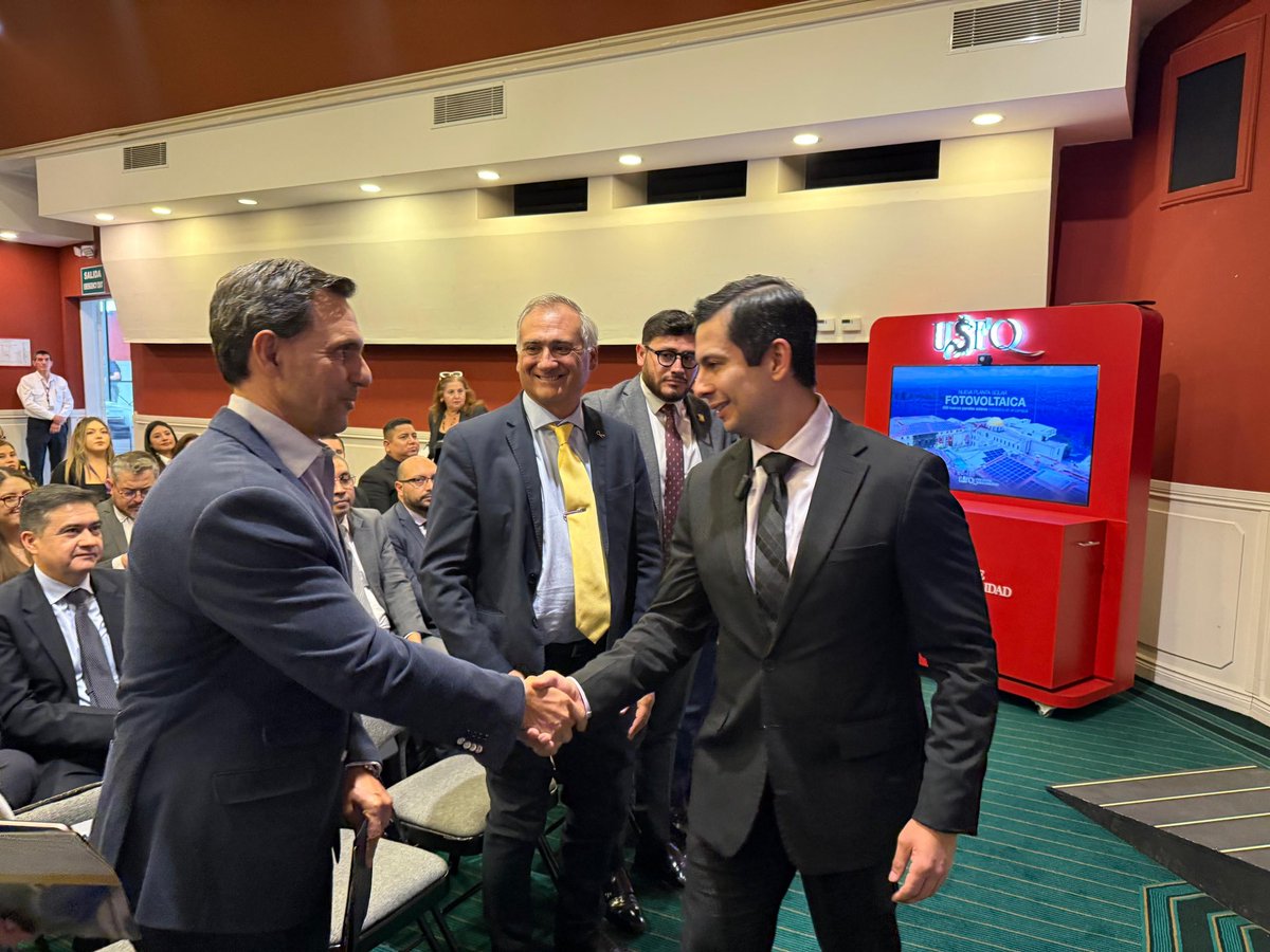 Telecom_Ec's tweet photo. 📡 En el #DíaNacionalDeLasTelecomunicaciones, el ministro encargado, @Ricardo__Guti , participó en el acto conmemorativo que reunió a representantes del sector para reconocer el aporte de las telecomunicaciones al desarrollo del Ecuador.

🤝 Desde el MINTEL reafirmamos nuestro compromiso de seguir impulsando una conectividad más moderna, segura e inclusiva para todos.

#GobiernoDelEcuador