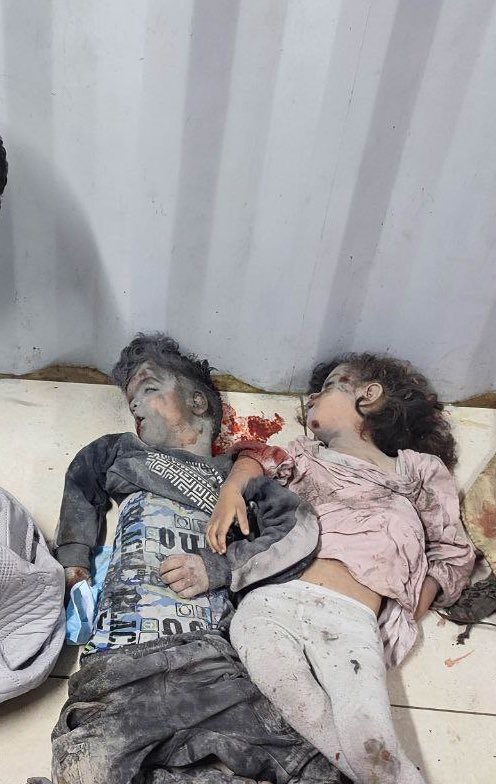 mescidi_aksamm's tweet photo. Şu anda Gazze'de
İnsanlar Dünya Kupası'nı izliyor ve eğleniyorlar, oysa biz Gazze halkı milyonlarca ölüm yaşıyoruz: bombalama, açlık, kan, karanlık, vedalar ve gözyaşları… https://t.co/CTnFY7QBe5