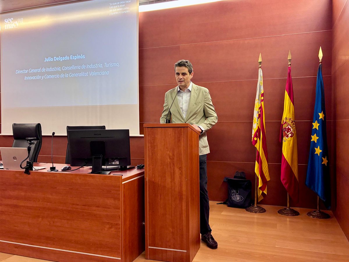 GVAivace's tweet photo. 🔛DG Industria, Julio Delgado, inaugura jornada 'El tejido vivo de la innovación y la cooperación valenciana'  

📢@GVAivace reafirma apoyo #clústeres como motor innovación y competitividad  

🗣️'Reindustrialización pasa por la cooperación empresarial'

#SECMACV
@CanoMarian 
@UPV https://t.co/pJHjzwoc2s