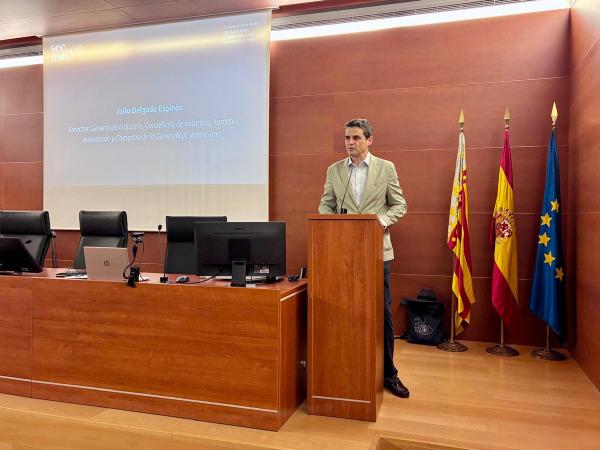 GVAivace's tweet photo. 🔛DG Industria, Julio Delgado, inaugura jornada 'El tejido vivo de la innovación y la cooperación valenciana'  

📢@GVAivace reafirma apoyo #clústeres como motor innovación y competitividad  

🗣️'Reindustrialización pasa por la cooperación empresarial'

#SECMACV
@CanoMarian 
@UPV https://t.co/pJHjzwoc2s