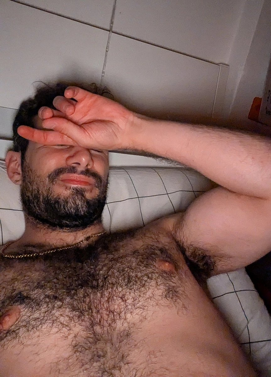 sempremoltoio's tweet photo. flash too bright https://t.co/GjGE5J3Cz0