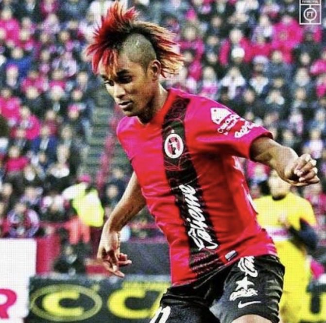 LakayD11's tweet photo. @elemanem72 @fatlinn @Xolos se te olvido que nuestra leyenda es neymar https://t.co/pg4cWSlhyH
