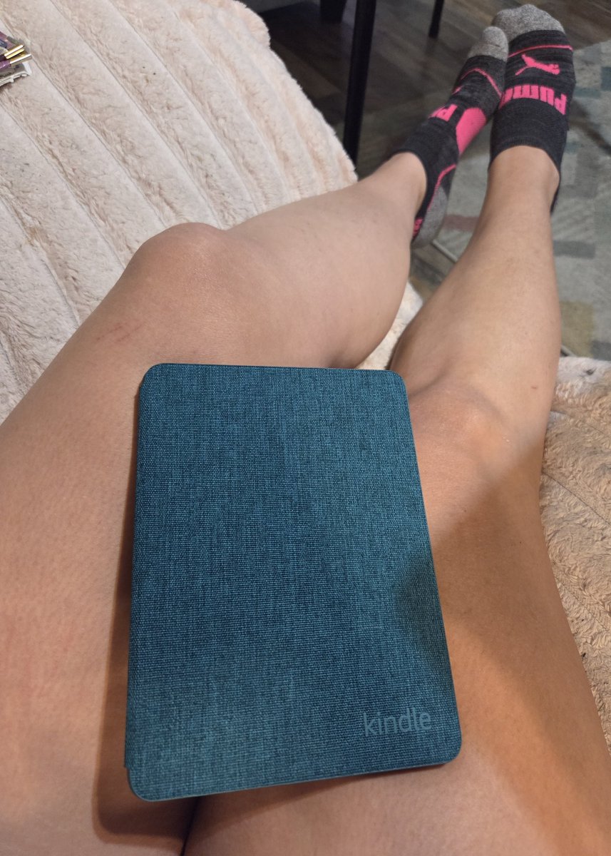 PayFiearah's tweet photo. shes so pretty 📖 https://t.co/vGa7ub9Y6o