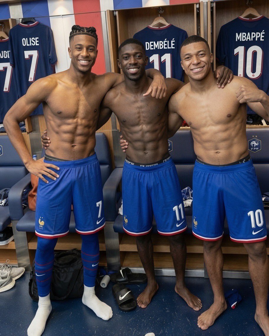 xbzpapi's tweet photo. Fechado com eles. Mbappé, Dembelé e Olise. O trio ternura da França. #FRAxMAR https://t.co/rdrT8Ruevv