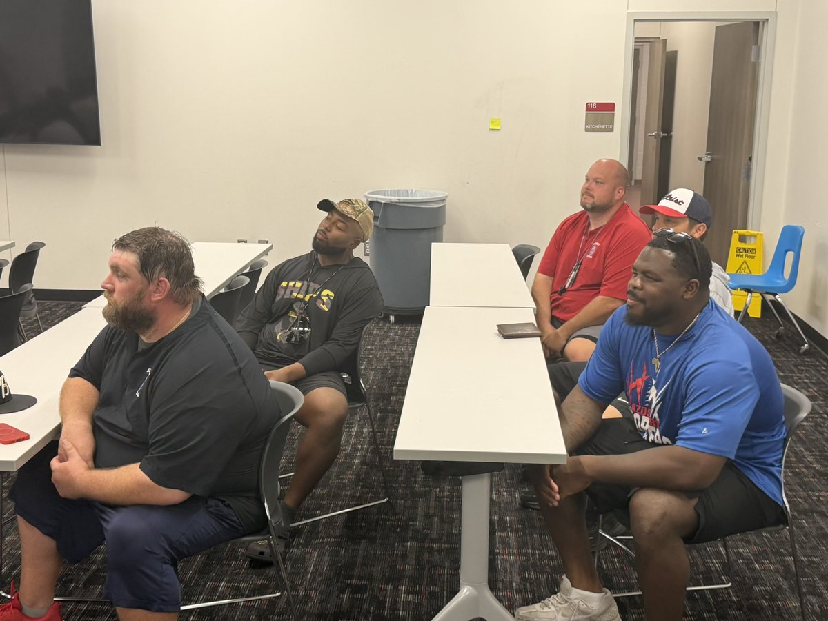 _BPORTFootball's tweet photo. A huge THANK YOU to Josh De La Garza and Daniel Leija for generously providing lunch for our athletes today! Your support means a great deal to our program, and we’re grateful to have parents who invest in our kids both on and off the field. #BPortBuilt https://t.co/ogjwZkG0iY