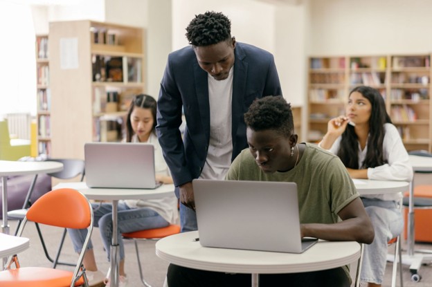 FL_YOUTHATRISK's tweet photo. Learn how parents, educators, and youth mentors can use AI responsibly to support digital literacy and student learning in Broward County.

Comment below:

What helps students build healthy screen-time habits while using technology for learning?

#ResponsibleAI #SouthFloridaYouth https://t.co/Z9CbHThHY8
