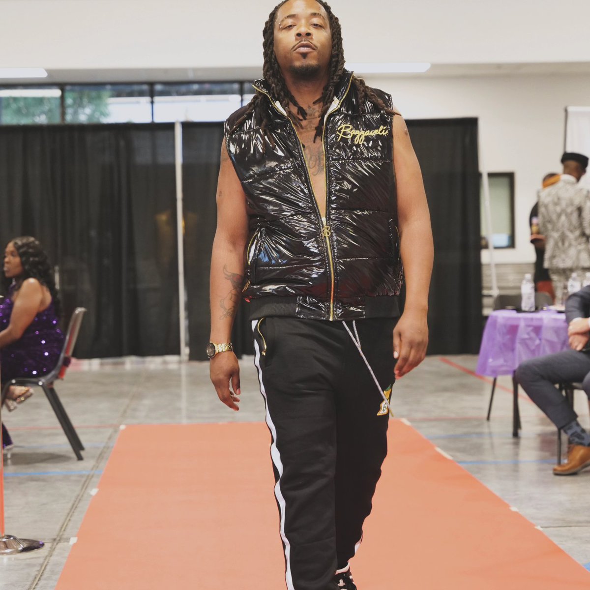 JaeTwoThree's tweet photo. I went deaf on a bih cause that BAGG on me 💰 
First model gig in the books. 📸 Grateful for the opportunity—more motion 📈, more shows 🌆, more flows 🎙️, more fits 👕🕺. This is just the beginning. 🧊
#modellife #Streetwear #brandambassador #fashionmodel #ogdenutah ItsTwoThree https://t.co/nrS5YMXygw
