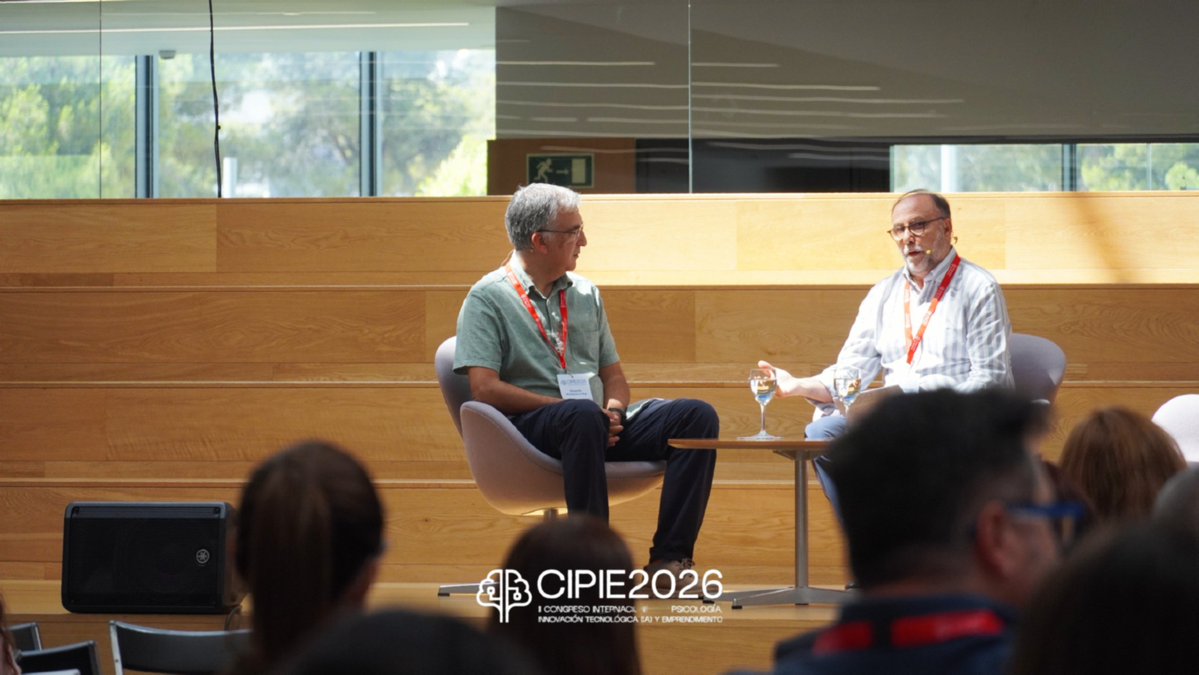 CIPIE2026's tweet photo. 💡 Datos, IA e innovación para transformar la Psicología.

#CIPIE2026 presenta el CITIC-UDC como ecosistema de investigación y transferencia, mostrando cómo las tecnologías digitales y el análisis de datos generan nuevas soluciones aplicadas a salud y Psicología. https://t.co/Ka7oye2x81