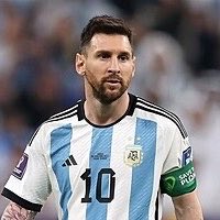 poponze's tweet photo. GIGANTES! Mbappé e Messi são os únicos jogadores com o MAIOR número de gols (8 cada) nesta Copa do Mundo até agora. https://t.co/bADX2GX0Jz