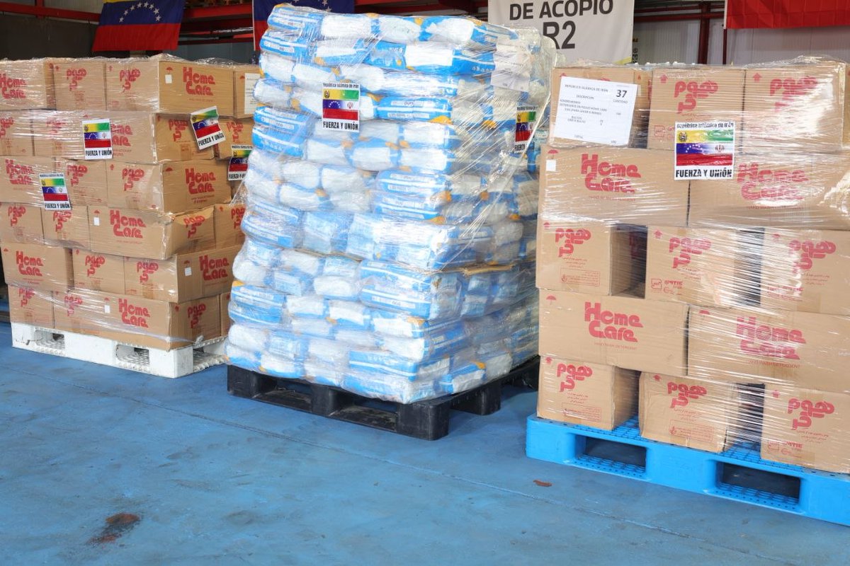 Cancilleria_ve's tweet photo. 📰#Noticia | Venezuela recibe cargamento de ayuda humanitaria de Irán para afectados por sismos

El ministro Gil detalló que el donativo contempla 160 toneladas de productos, que incluyen 40 toneladas de alimentos.

https://t.co/fOiVMkmUra https://t.co/aPB8uPajkl