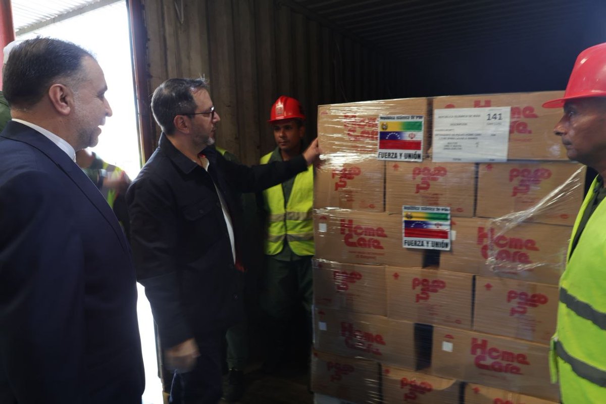 Cancilleria_ve's tweet photo. 📰#Noticia | Venezuela recibe cargamento de ayuda humanitaria de Irán para afectados por sismos

El ministro Gil detalló que el donativo contempla 160 toneladas de productos, que incluyen 40 toneladas de alimentos.

https://t.co/fOiVMkmUra https://t.co/aPB8uPajkl