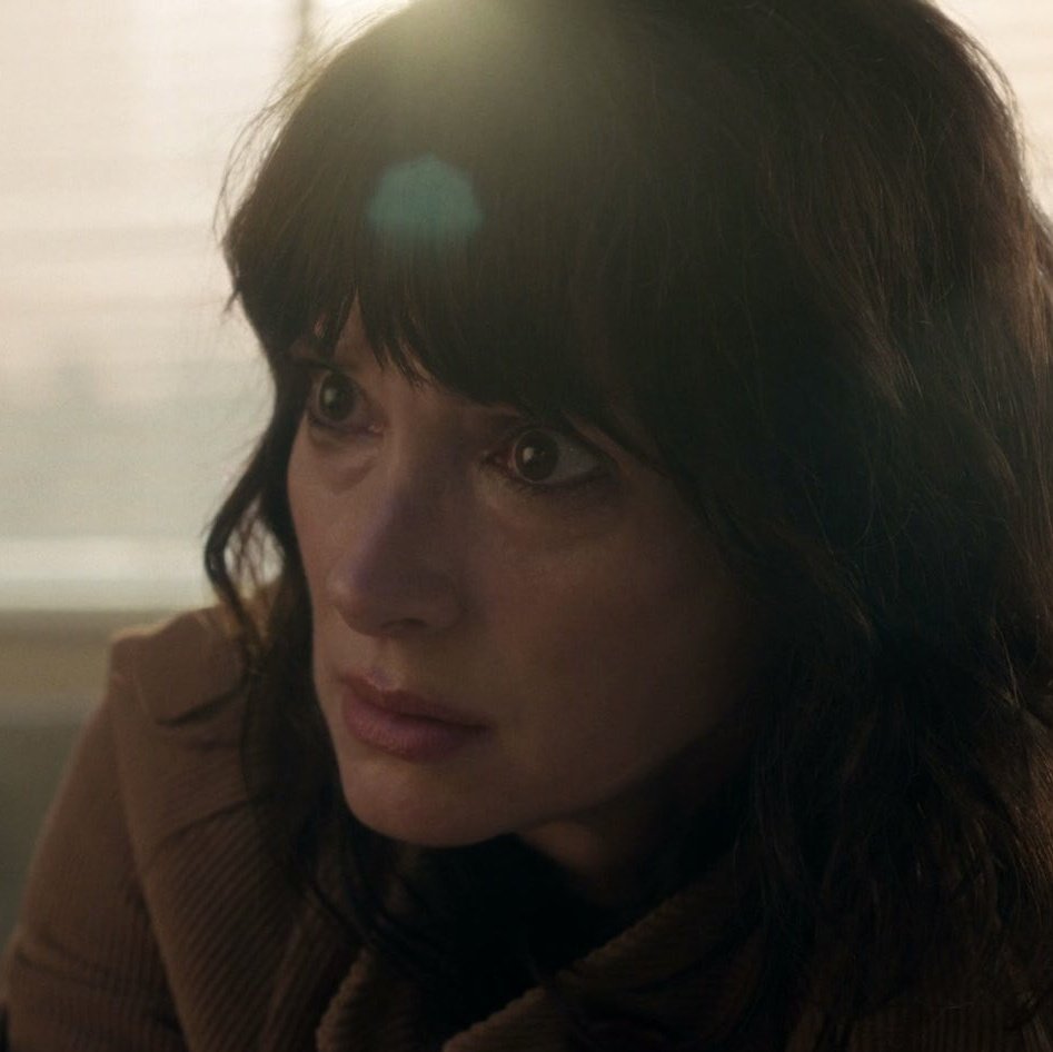 Joycenhop's tweet photo. oh joyce byers what a doe you are https://t.co/jqeXoxE61u