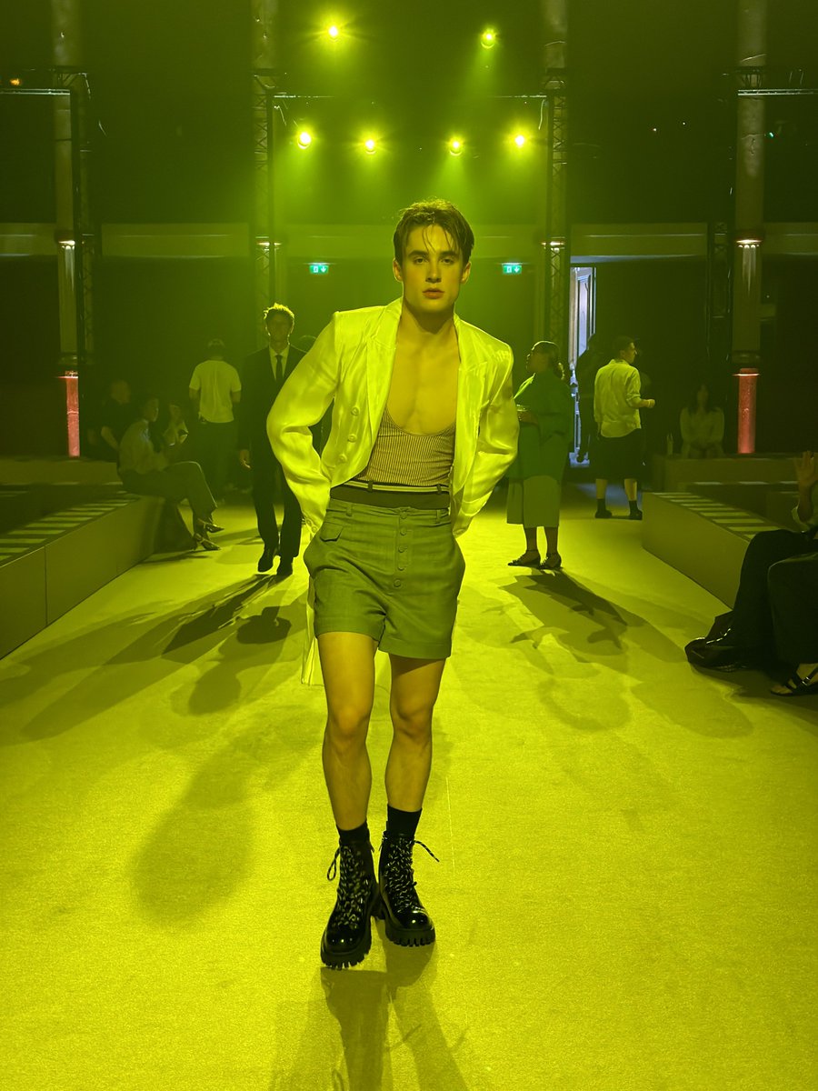 olivermuhl's tweet photo. neon nights >>> https://t.co/YcOs2wN3V4