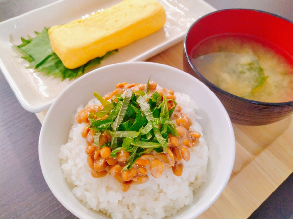 lily7o_o7's tweet photo. ガクくん、アクターの皆様おはようございます☀️大豆回の今日は納豆ご飯にしました！大葉ものせてさっぱりといただきます🙏
#おはガク
#ガク食オープンキャンパス https://t.co/XNCGdQz9Dh