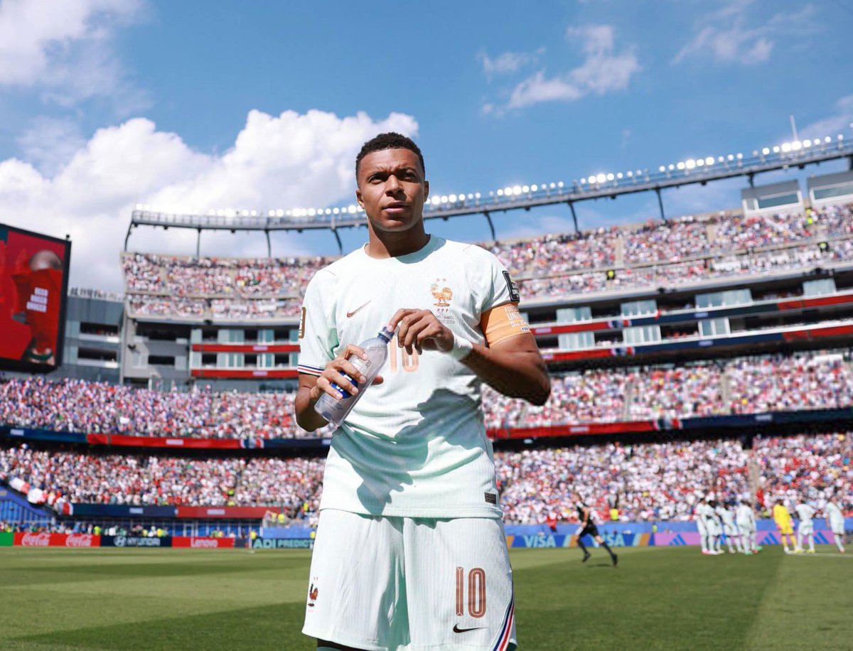 Noitedecopa's tweet photo. 🇫🇷 Kylian Mbappé em Copas:

2018 - 4 gols ( Ponta direita )
2022 - 8 gols ( Ponta Esquerda )
2026 - 8 gols ( Centro Avante )

20 gols.
5 assistências.
Artilheiro.
Campeão. 

Inexplicável. 

📊 Noite de Copa | @k1_statss https://t.co/4CJl3oZBKN