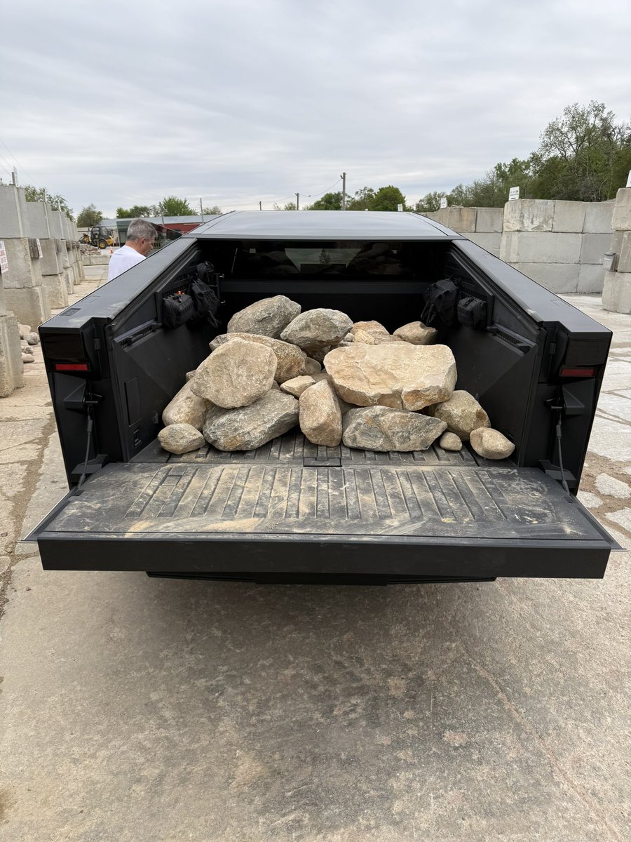 techfoamer's tweet photo. @cybertruck @battleangelviv https://t.co/QppUUxz2k0
