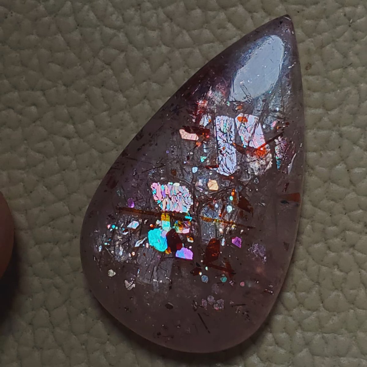 mudassirof32069's tweet photo. Best and Unique Quality Confetti sunstone from Tanzania Mines Check New listing in my Etsy Shop https://t.co/01bPXtAuuT
#confettisunstone #sunstone #Tanzania #feldspar #moonstone 
#rainbowsunstone #iolite #iolitesunstone https://t.co/z3RHrKayKv