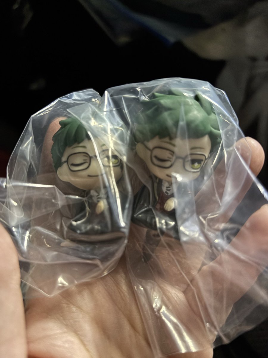 sara07t6's tweet photo. 【交換】
ツイステッドワンダーランド　肩ズン

譲→トレイ×２
求→リドル　デュース

回した際最後の２つで被ったので切実に求めています
郵送交換でお願いします
検索からもお気軽にお声かけください https://t.co/M7fn9WRI9I