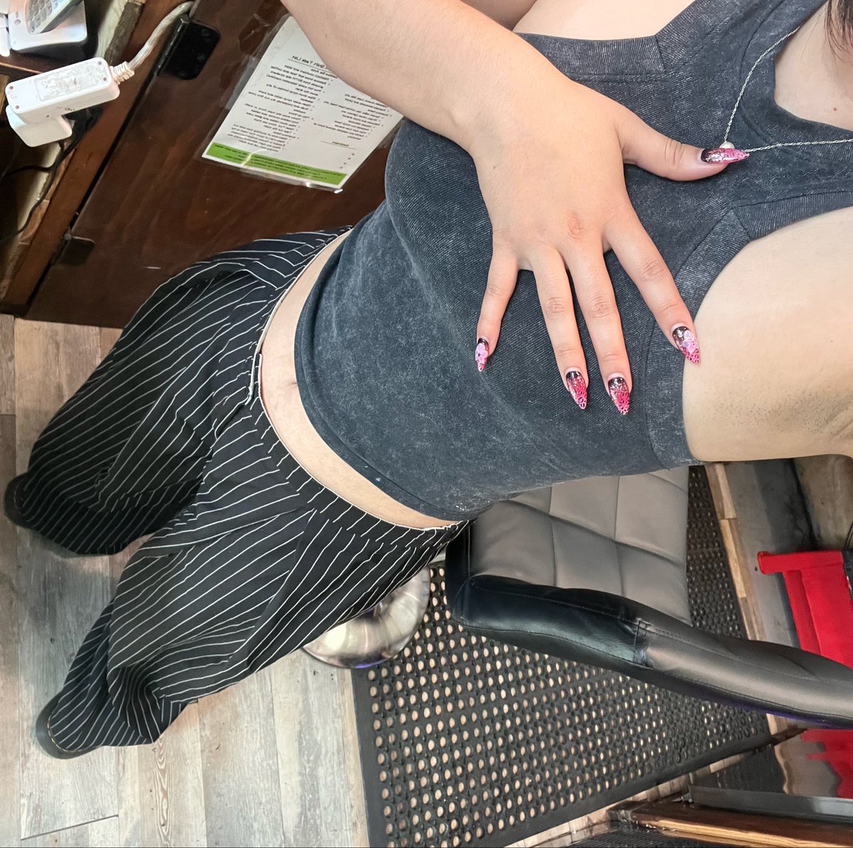 ilikiwidiot's tweet photo. I love these pants sm https://t.co/BFKpTN67Uc
