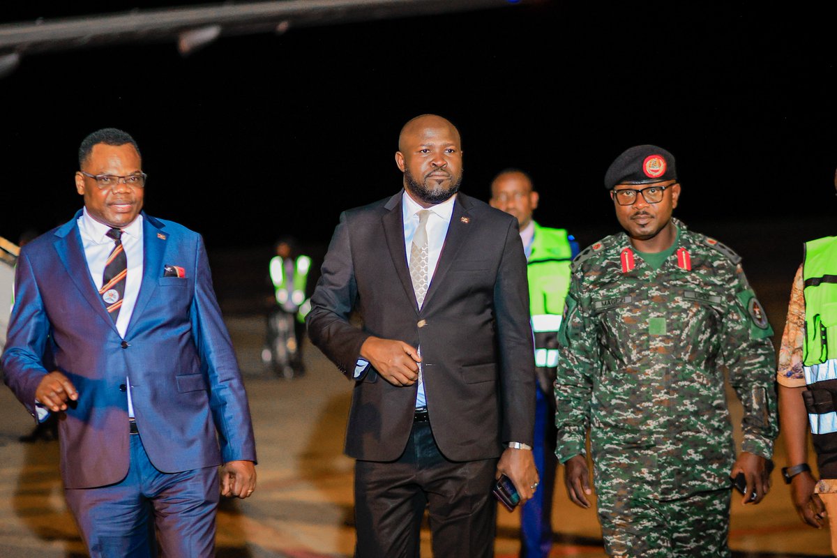 AmoruPaul's tweet photo. I want to thank H.E. @KagutaMuseveni, the CDF @mkainerugaba, Rt. Hon. @R_Nabbanja, @UgandaMFA, UPDF, @UG_Airlines, @GovernmentZA, Ugandan community leaders in 🇿🇦 and the entire team at @UgEmbassySA for their unwavering support and dedication throughout this operation.

To every Ugandan who placed their trust in us, welcome home. 🇺🇬❤️✈️

@ubctvuganda @UgandaMediaCent @GCICUganda @mkainerugaba @mkibombo1 @DailyMonitor @d_ogwang @observerug @newvisionwire @nyamadon @MKarekye @AmoruPaul @ChrisOMagezi @mkainerugaba @kasujja @MauriceMugisha