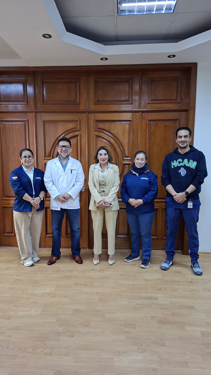 FUNDHEC's tweet photo. 🤝 Seguimos trabajando por una mejor atención para nuestros pacientes.

La directiva de FUNDHEC mantuvo una reunión con las autoridades del @HCAM_IESS: la MBA. Lidia Maribel López, Gerente General; el Dr. Mauricio Heredia, Jefe de Hematología; y el Dr. Henry Gaibor, Director Médico.

Este espacio de diálogo fortalece el trabajo conjunto para mejorar la atención, garantizar el acceso oportuno a los tratamientos y seguir impulsando acciones que beneficien a los pacientes con #hemofilia, enfermedad de #vonWillebrand y otras #coagulopatías.