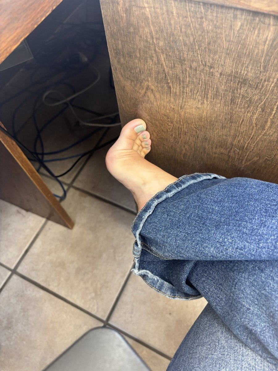 IsrealLaid's tweet photo. Who wants feet pics at work? 

#Feet  🦶 

https://t.co/goNL8NZIxS https://t.co/JpQrPF6M65
