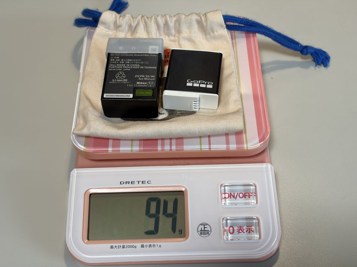 hiroji_mountain's tweet photo. おはようございます。

とにかく荷物を軽くしたい。

まだ十分ではないけど
グラム単位で持っていく
モノを吟味しています。

カメラ類の予備電池は必須だけどな。
電池だけに軽くはない。 https://t.co/3ENhkLoIWx