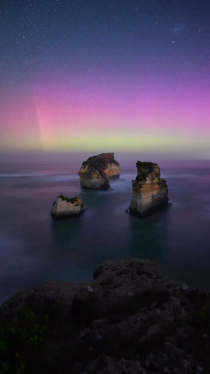 joshbeames4foo's tweet photo. Standing on stars ✨✨

It’s hard to put into words just how clear the skies are over Lake Tyrrell… it’s not even otherworldly, it’s a literal dreamscape.… https://t.co/eTOq1fC0dp