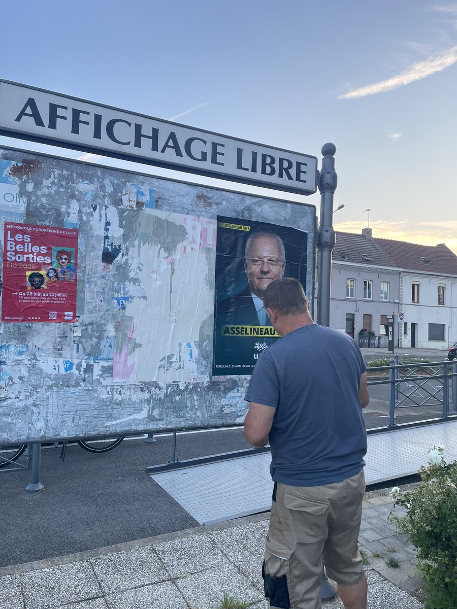 gigante81155319's tweet photo. Tournée de collage nocturne sur la métropole lilloise, avec  Jacques notre militant de linselles 🇫🇷🌿 Roubaix, Toufflers, Chereng, Baisieux,Forest sur marque, Hem, Lys lez Lannoy ,Marcq en Baroeul 🇫🇷🌿@f_asselineau @UPRCyber @upr59 @upr62 @frexit 🇫🇷🌿 https://t.co/S42f0eMeCd