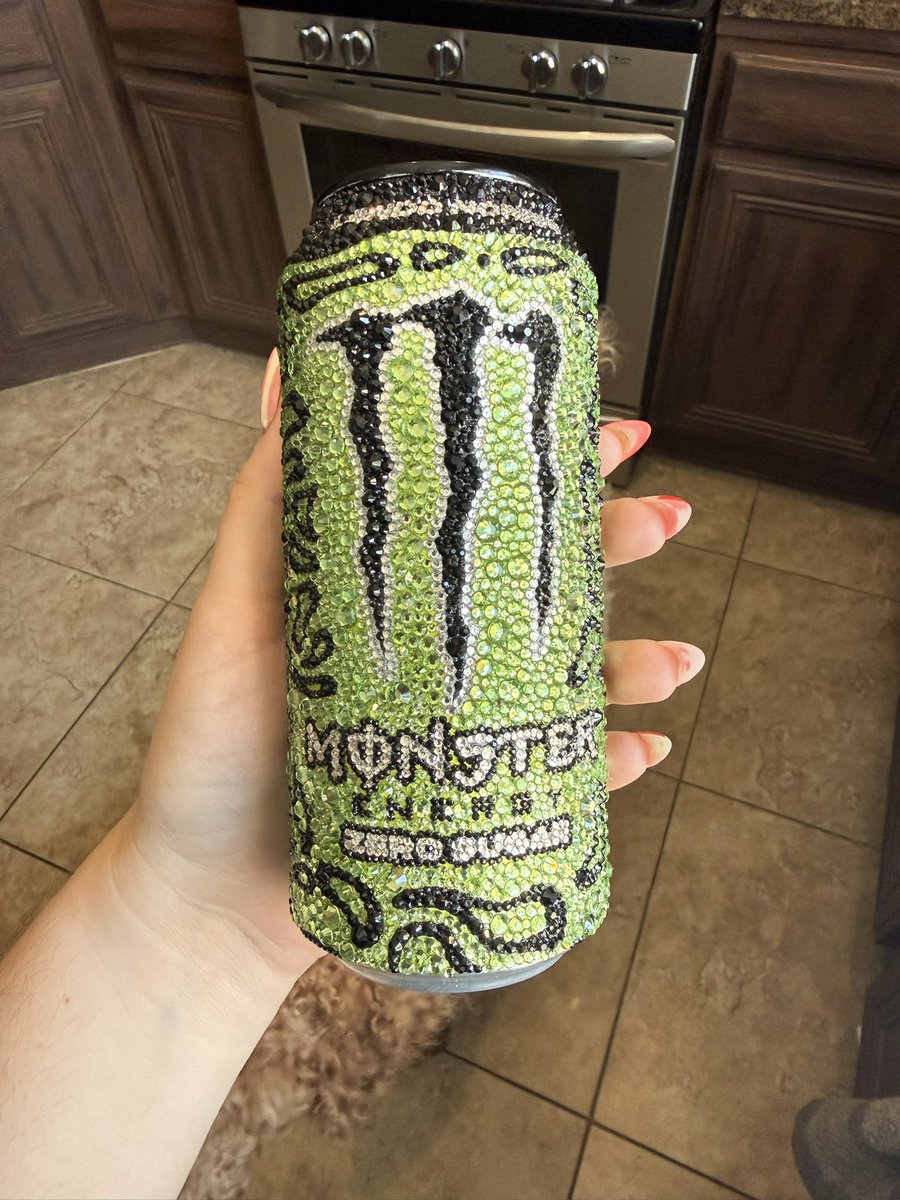 HUGHESLN86's tweet photo. bedazzled monster can is finally done !! 

it took me about 4 months and a bit of money spent on rhinestones. but it was so worth it

@MonsterEnergy @LandoNorris @LN4 https://t.co/TKuNumdAaC