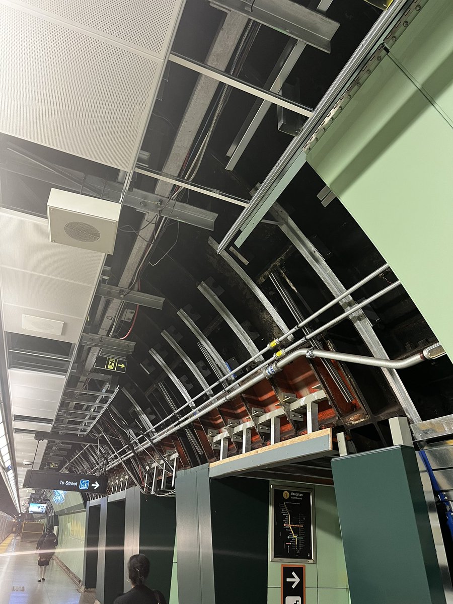 DaManDaLegen's tweet photo. @TTChelps can we get these subway stations cleaned up.    Dundas station ceiling is a mess.  Even ChatGPT does the job….. let’s make these places presentable @TorontoStar @TheTorontoSun https://t.co/0TZuQ3Rl96