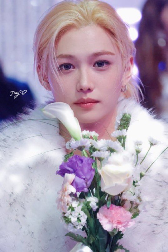 rebirthspiritXL's tweet photo. Him #FELIX , White Prince of K-pop https://t.co/gD8YQ4dE6F