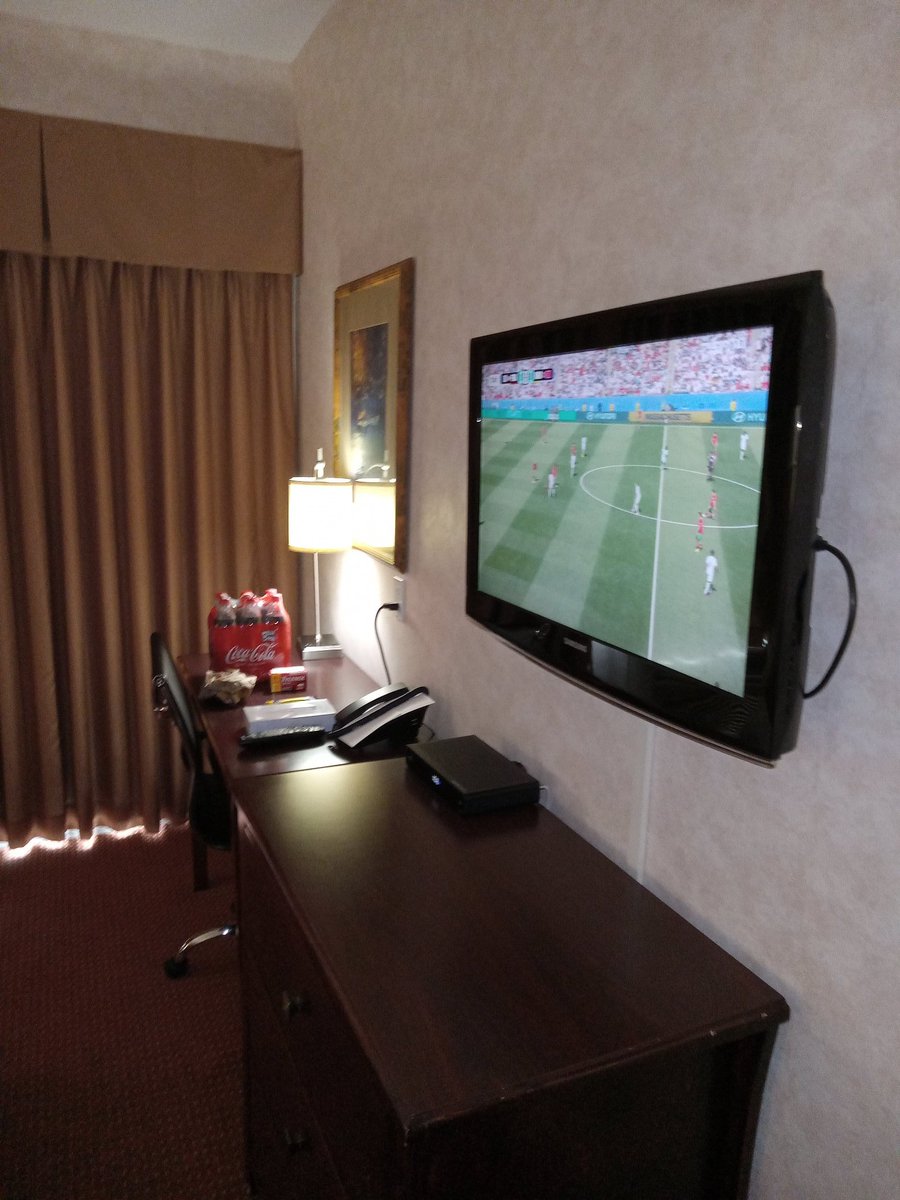 JOHNBROUMAS's tweet photo. Richmond BC Thursday July 9 2026 my Hotel room today. 
Breakfast at the Hotel. Central Mall shopping today. McDonalds Mcdouble for lunch. Mcdouble, Coke, Chocolate Bar for dinner. FiFA World Cup Soccer today. 🙂🥯🥐🧁🧃🧃🍔🥤🍔🍫🥤⚽🏟️🇫🇷 https://t.co/m8KsE55m47
