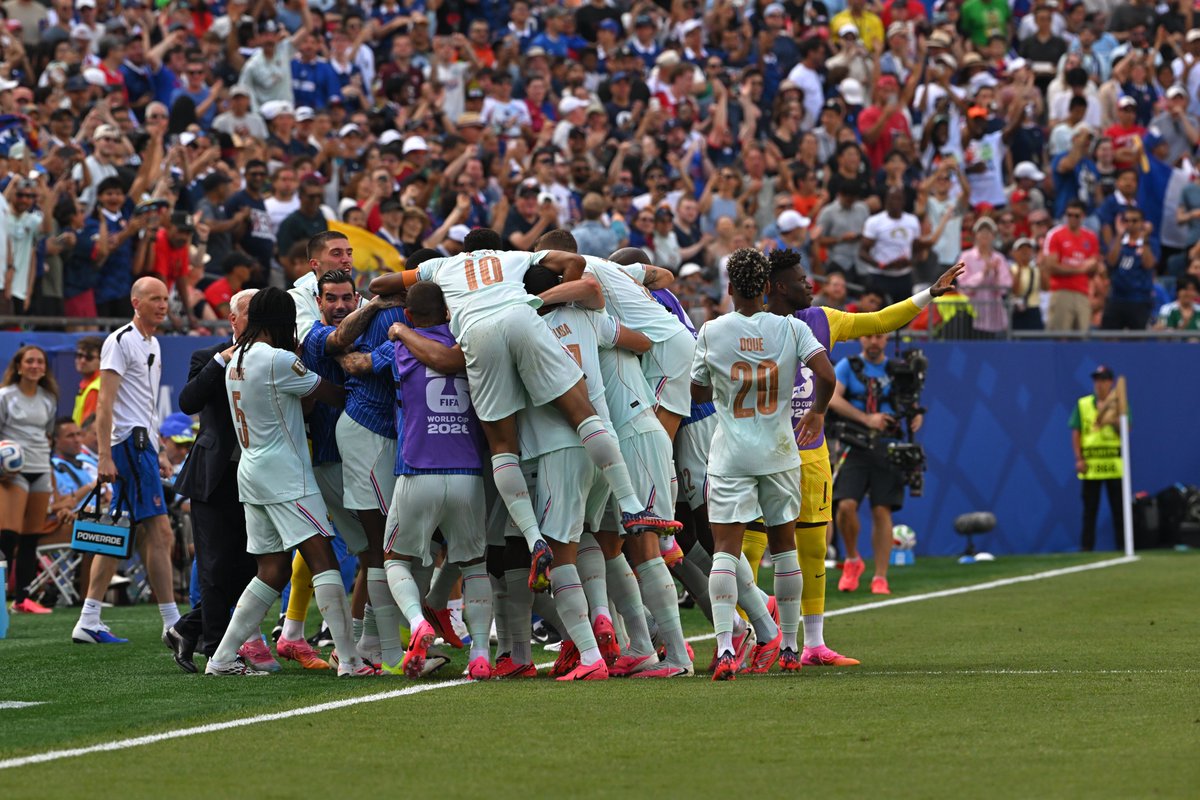 _BeFootball's tweet photo. 🚨🚨 LA FRANCE 🇫🇷 S’IMPOSE TRANQUILLEMENT FACE AU MAROC 🇲🇦 ET ENCHAÎNE UNE TROISIÈME 1/2 DE COUPE DU MONDE !!!! 🌍🥵

20e but pour Mbappé en Coupe du Monde, Dembouz BUTEUR.  🔫🎯 

C’EST NOUS LES MÉCHANTS 😈🤷‍♂️ https://t.co/pyvnN1Uxcn