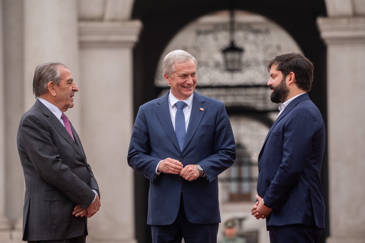 PresidenteKast's tweet photo. Chile es uno solo y tenemos que cuidarlo entre todos, más allá de las legítimas diferencias que tenemos. Celebramos el Bicentenario de la Presidencia de la República y honramos a todos quienes han ejercido el cargo a lo largo de nuestra historia. https://t.co/Al07JZw8Yc