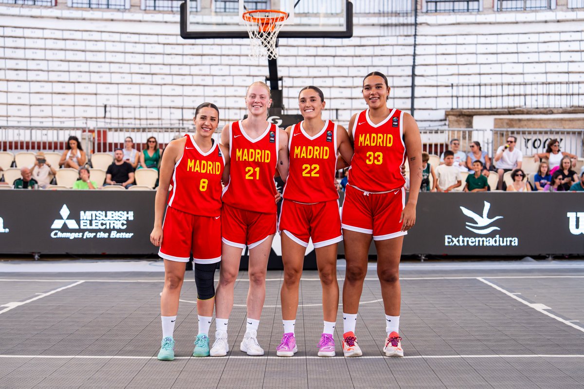 BaloncestoESP's tweet photo. El 𝗘𝗾𝘂𝗶𝗽𝗼 𝗠𝗔𝗗𝗥𝗜𝗗 de la #SelFEM3x3 🇪🇸 también pasa a cuartos del #3x3WSCaceres @FIBA3x3 como líder de grupo 🙌

Nefchi Socar 🇦🇿🆚🇪🇸  (11-17)
🇭🇷🆚🇪🇸 (13-18)

#3X3WS #SomosEquipo https://t.co/dmUHt0B52y