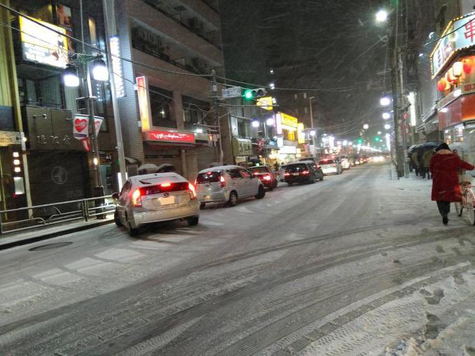 AS_stream's tweet photo. そうか…都会の人が思う雪道と雪国の実際の雪道じゃ差異があるのか… https://t.co/LKG4hrKsq1